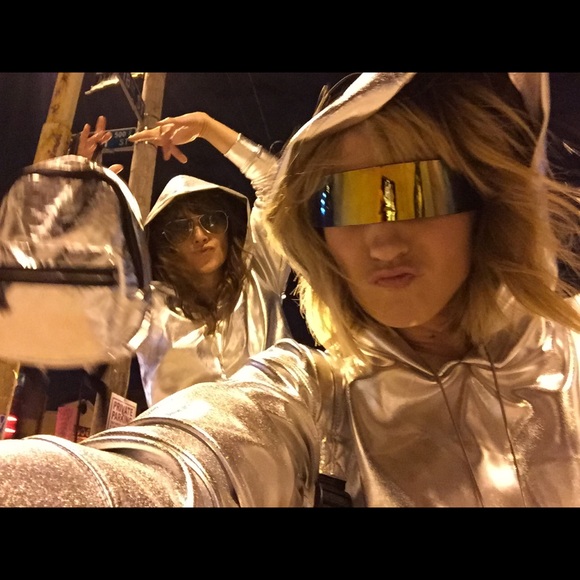 Meet your Posher, Emily - Picture 1 of 8